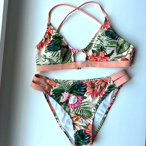 Cupshe Bikini - Picture 1 of 6